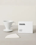 HARIO V60 Dripper Keramik mit Papierfiltern und Higher Specialty Coffee als Set