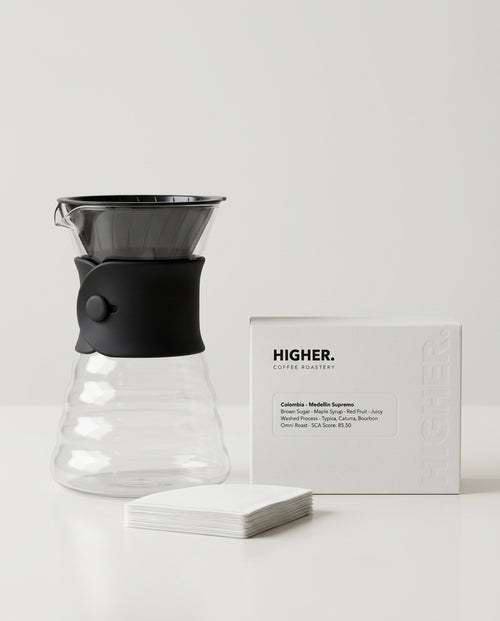 HARIO V60 Brew Bundle mit Dripper 700ml, Filtern und Higher Specialty Coffee